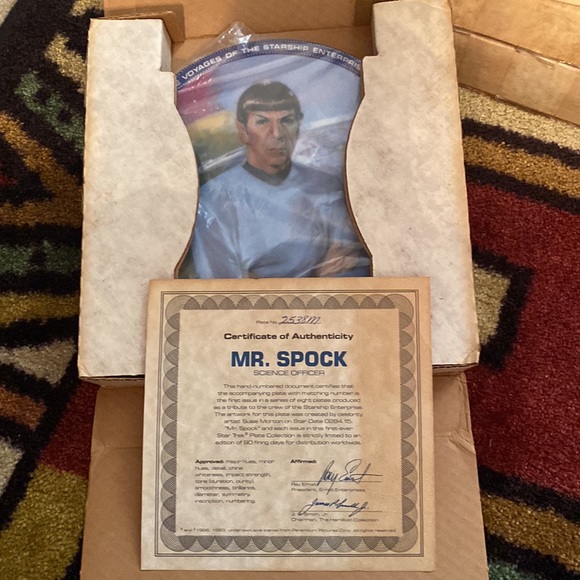 Star Trek 25th Anniversary Plate Set by The Hamilton Collection - Picture 9 of 10